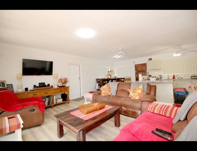 3 BEDROOM HOUSE FOR SALE IN FRAAIUITSIG